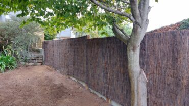 Réalisation d'une clôture brande de bruyère - Chevallier Paysage