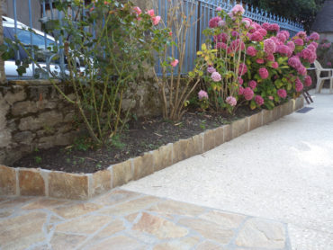 Accès à l'habitation, réalisation d'une jardinière surélevée - Chevallier Paysage