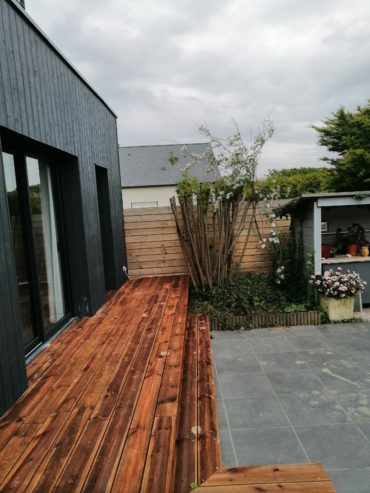 Terrasse en lames de pins traités - Chevallier paysage