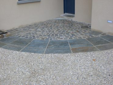 Aménagement de l'accès à la porte d'entrée - Chevallier Paysage